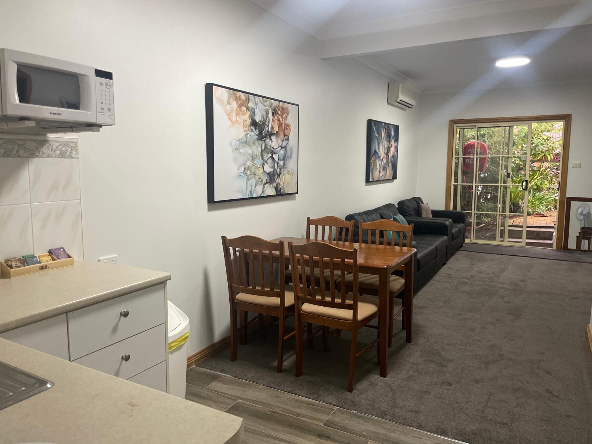 Oasis Inn Ulladulla - Welcoming Guests 18 Years And Older Exterior foto